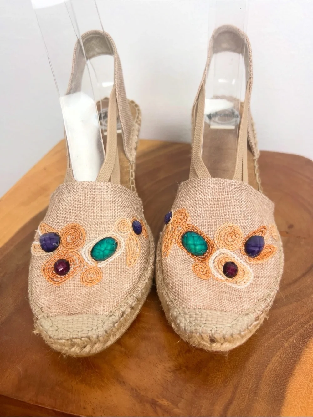 VIDORETTA Women’s Embroidered & Jeweled Tan Espadrille Wedge Sandals 39 8.5
